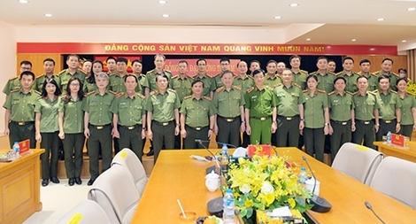 Phát huy truyền thống anh hùng, lực lượng An ninh Nhân dân Việt Nam phấn đấu hoàn thành xuất sắc nhiệm vụ bảo vệ an ninh Quốc gia, xứng đáng với niềm tin yêu của Đảng, Nhà nước và nhân dân