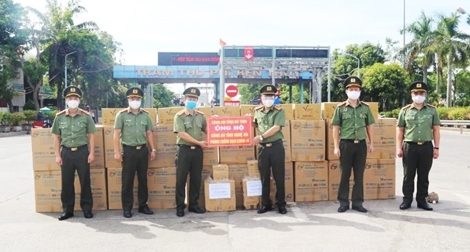 Công an tỉnh Hà Tĩnh ủng hộ Công an tỉnh Nghệ An phòng, chống dịch COVID- 19