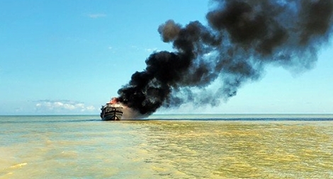 Cháy tàu chở khách trên biển Cù Lao Chàm