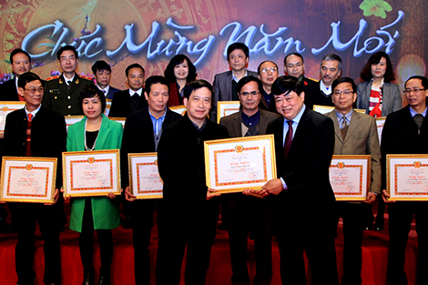 Khen thưởng  Báo CAND về công tác thông tin, tuyên truyền Đại hội Đảng toàn quốc lần thứ XII        