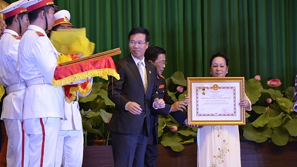 Trao tặng danh hiệu Anh hùng LLVT Nhân dân cho 11 tập thể, cá nhân