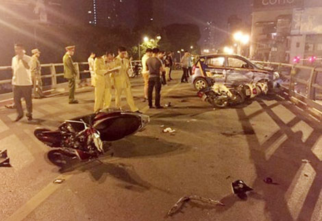 Vụ "taxi điên" trên cầu vượt Thái Hà: Có cuộc rượt đuổi trên cầu?