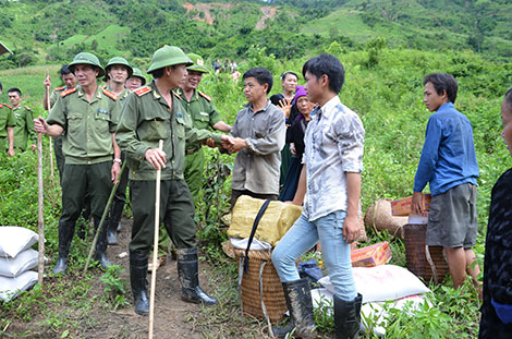 Công an tỉnh Điện Biên tăng cường cán bộ xuống cơ sở, giữ vững ANTT vùng biên