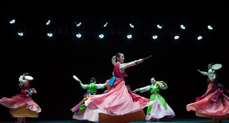 Trình diễn nghệ thuật múa truyền thống của Hàn Quốc tại Việt Nam