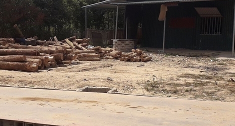 Trạm cân ngang nhiên hoạt động trái phép bên tuyến đường Hồ Chí Minh