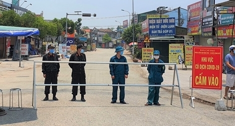 Đột nhập vào xã đang bị phong tỏa để... đánh ghen