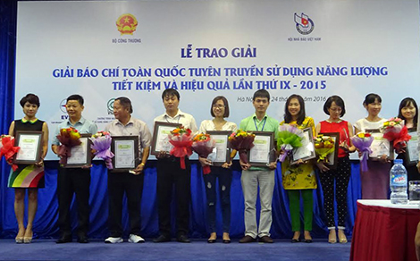 Trao giải Giải báo chí Tuyên truyền sử dụng năng lượng tiết kiệm và hiệu quả