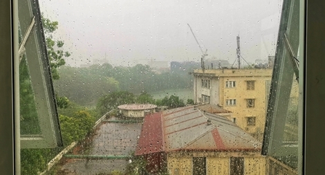Hà Nội đón mưa vàng giải nhiệt ngày đầu tuần