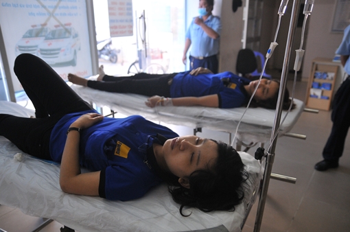 Gần 50 công nhân ngộ độc sau bữa ăn trưa