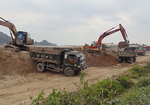 Bỏ ngỏ quản lý bến bãi, vật liệu xây dựng xâm hại công trình giao thông