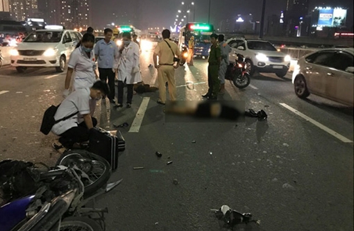 Báo động tình trạng xe máy đi vào làn ô tô gây tai nạn