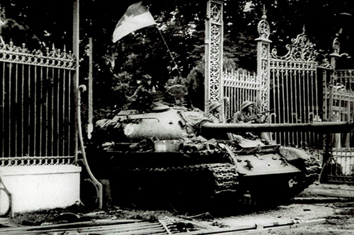 Những người lính thầm lặng trong bức ảnh lịch sử chiếc xe tăng tiến vào Dinh Độc lập