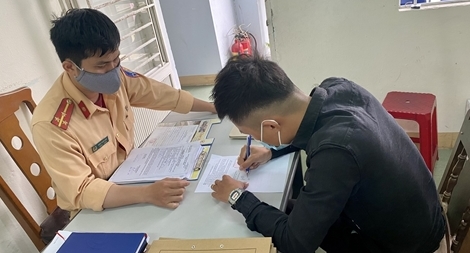 Phạt gần 100 triệu đồng 2 tài xế sử dụng ma túy, gây tai nạn