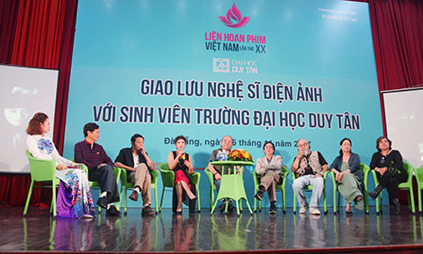 Giao lưu giữa các nghệ sỹ điện ảnh Việt Nam và sinh viên đại học Duy Tân