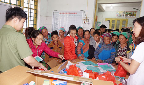 Công an TP Cảng khám chữa bệnh miễn phí cho người dân vùng cao