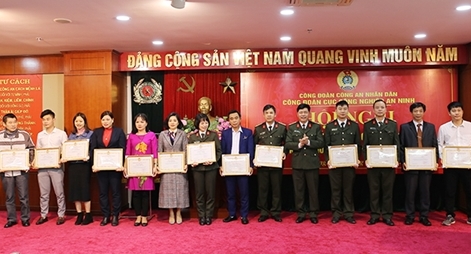 Đẩy mạnh công tác Công đoàn và phong trào công nhân lao động trong Cục Công nghiệp an ninh