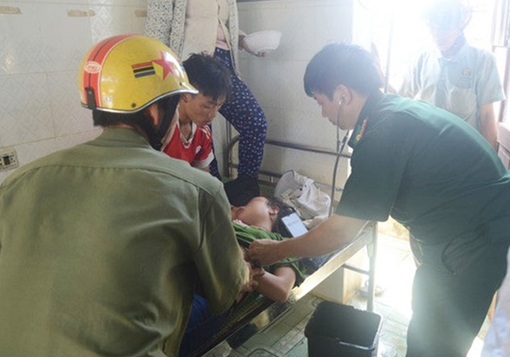 Mâu thuẫn với chồng, vợ ăn lá ngón quyên sinh