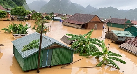 Thoát hiểm trong mùa lũ miền trung