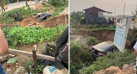 Tài xế máy múc cứu 3 người trong ô tô Camry mất lái lao xuống rìa đường bốc cháy