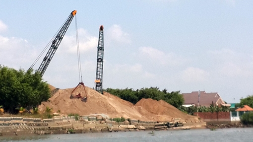 Giá cát xây dựng liên tục "nhảy múa" sau chiến dịch xử lý cát tặc