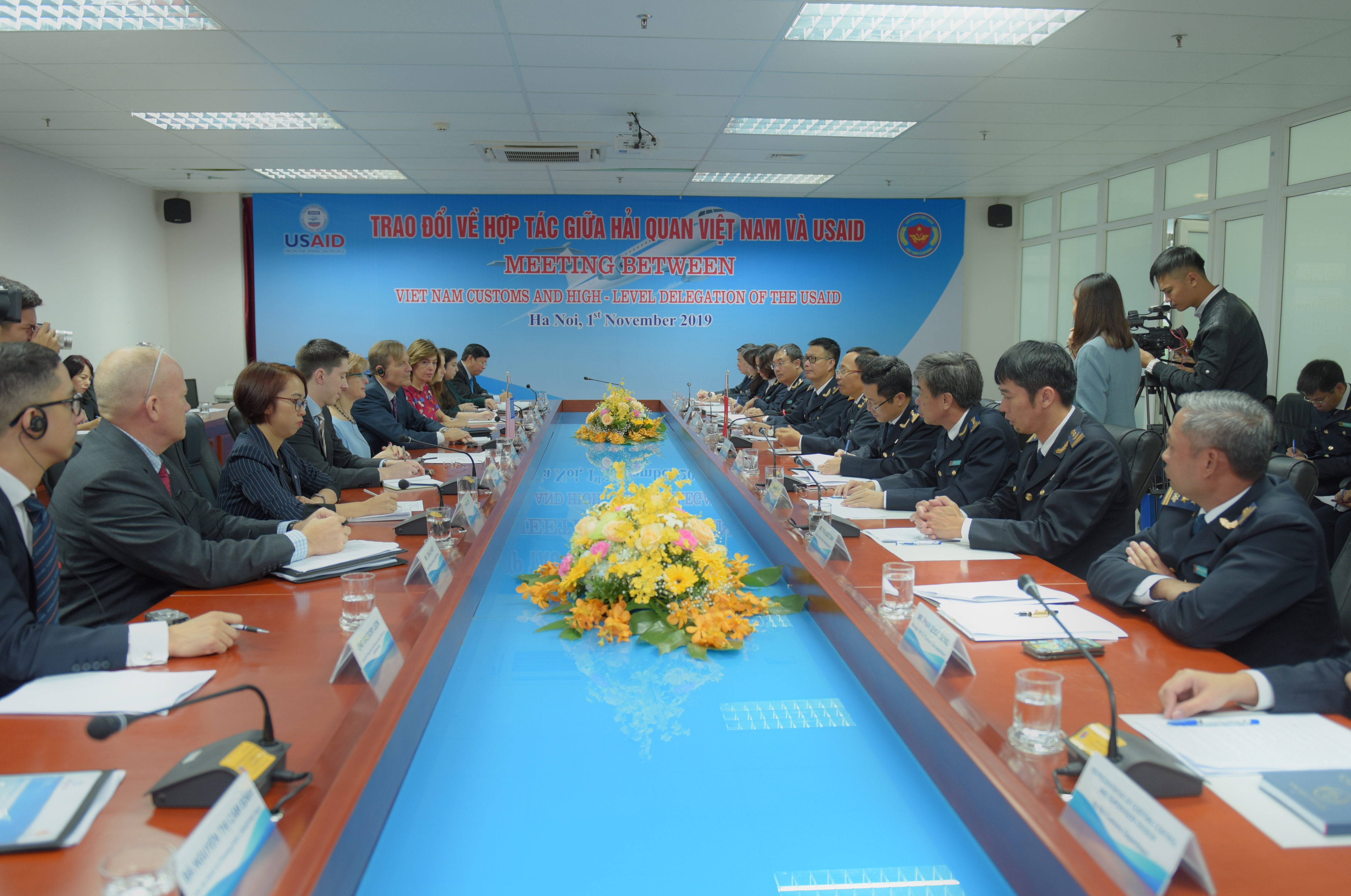 Phó Giám đốc USAID thăm ga Nội Bài cùng Tổng Cục trưởng Tổng cục Hải quan 