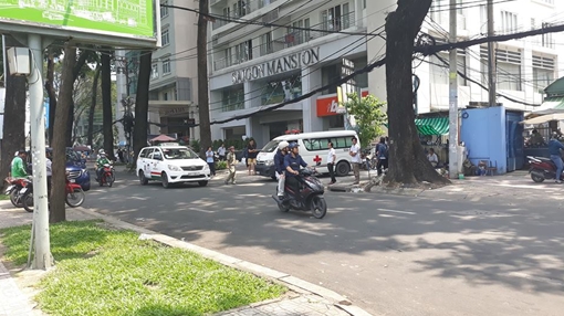 Cô gái trẻ rơi từ tầng cao xuống đất tử vong