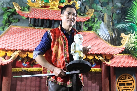 Nghệ nhân Phan Thanh Liêm và sáng tạo sân khấu múa rối nước thu nhỏ đậm hồn quê