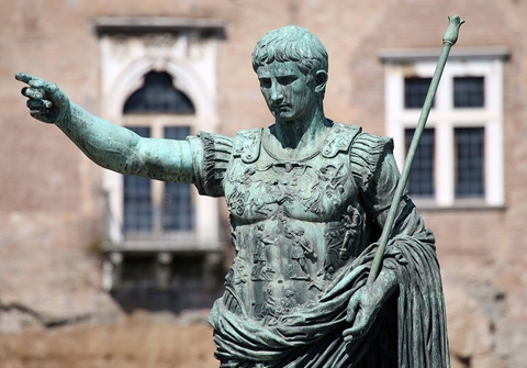 Thơ ca: Cầu nối đưa Hoàng đế La Mã chinh phục quần chúng