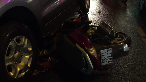 Chạy xe máy với tốc độ cao gây tai nạn rồi bỏ trốn