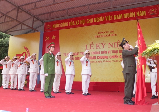 Trại giam số 6 đón nhận Huân chương Chiến công hạng Nhất