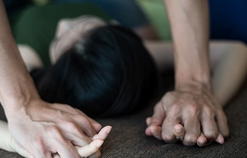 Tạm giữ nghi can hiếp dâm nữ đồng nghiệp