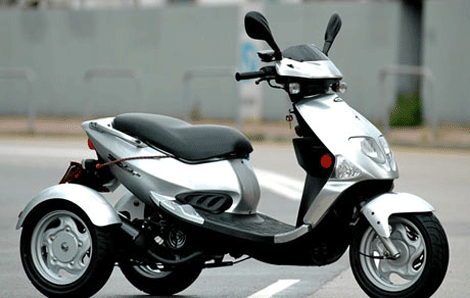 Người tàn tật đăng ký sở hữu xe chuyên dùng được miễn lệ phí trước bạ