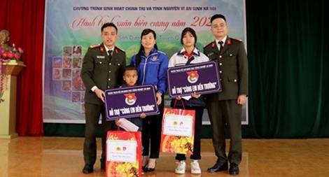  Tuổi trẻ Cục Công nghiệp An ninh với “Hành trình Xuân biên cương” đầy ý nghĩa 