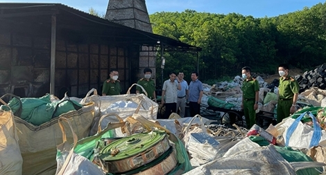 Phát hiện lò đốt trái phép vi mạch, IC điện tử đã qua sử dụng