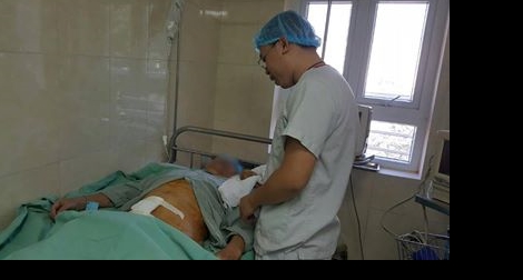 Phẫu thuật cắt bỏ viên sỏi bàng quang “khổng lồ”