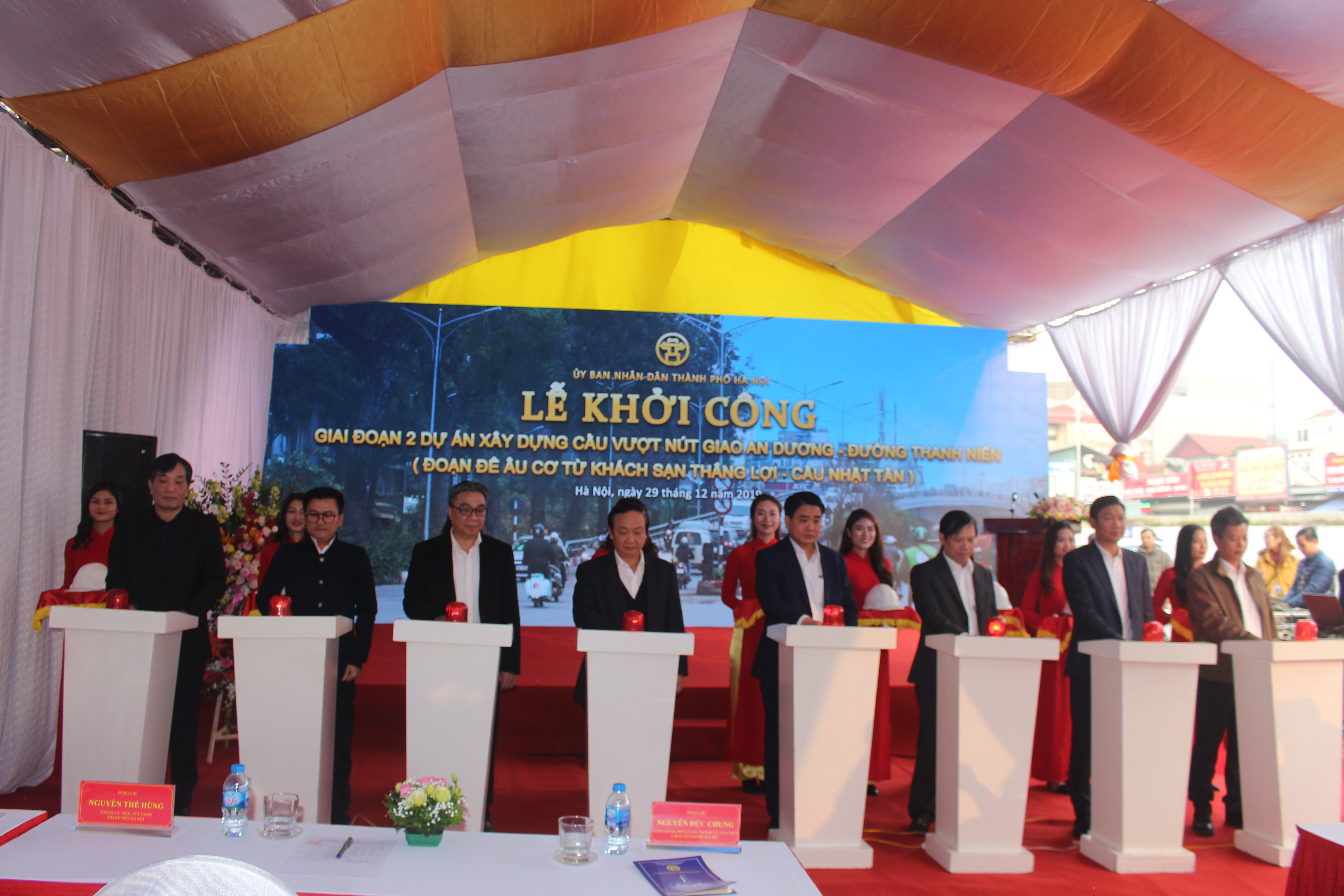 Mở rộng đường đến cầu Nhật Tân