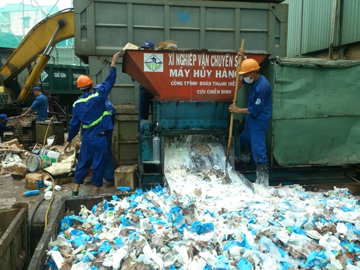 Tiêu hủy 50 tấn hóa mỹ phẩm, thực phẩm nhập lậu trị giá 18 tỷ đồng