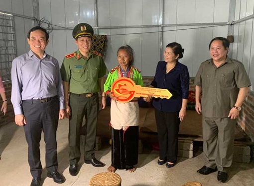 Tiếp tục xây dựng gần 1.000 căn nhà cho hộ nghèo tại Mường Tè