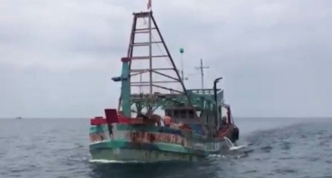 Bắt giữ tàu chở 100 nghìn lít dầu lậu trên biển Tây Nam