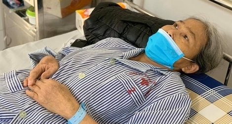 Lần đầu tiên phẫu thuật thay khớp gối nhân tạo cho người mắc lao khớp gối