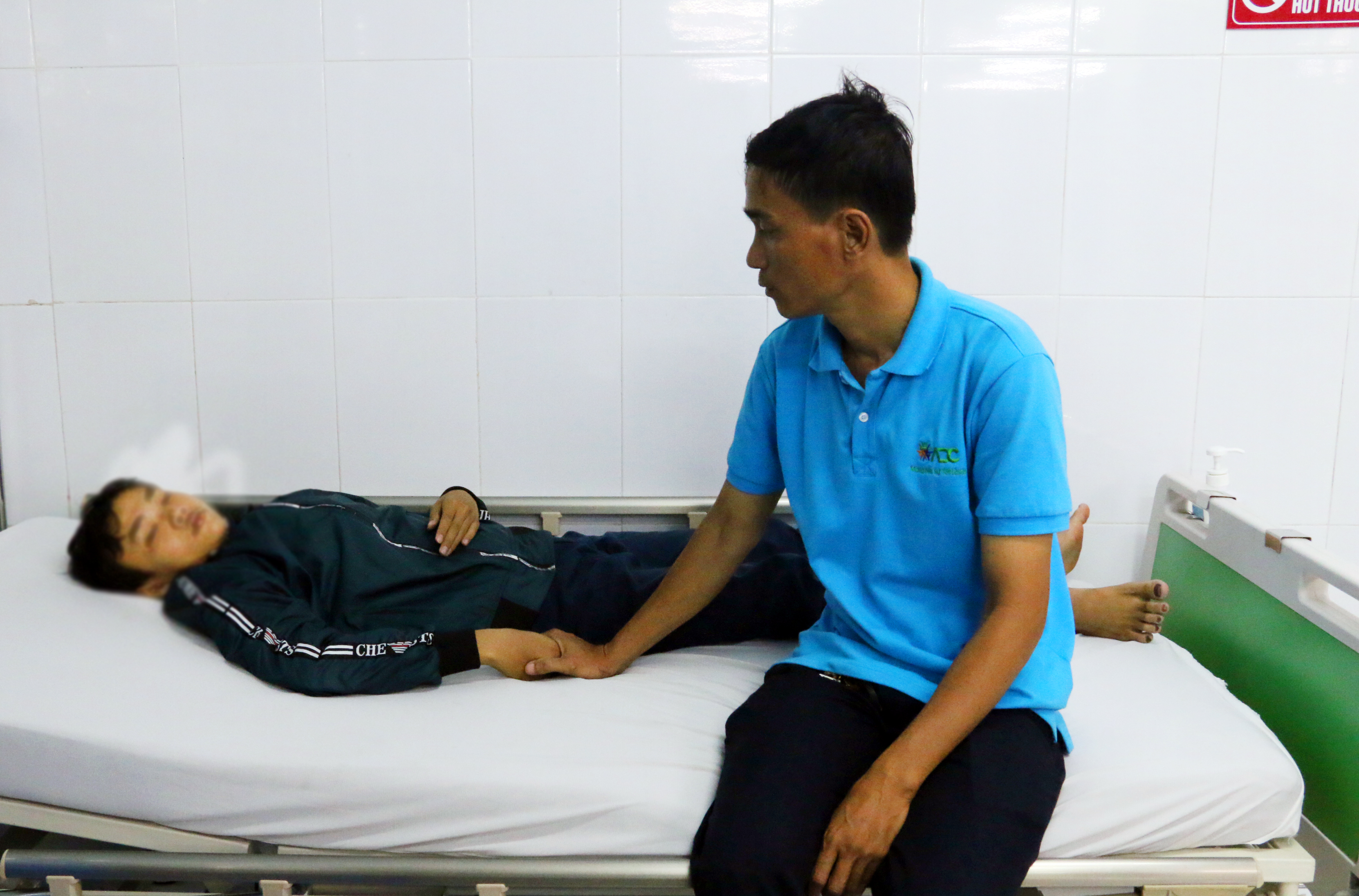 Lại thêm vụ học sinh bị đánh hội đồng ngay trong trường học