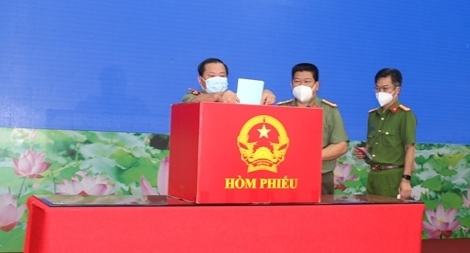 Công an TP Cần Thơ bỏ phiếu sớm, tăng cường bảo vệ bầu cử