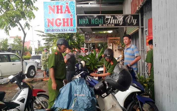 Bắt hai nghi can giết người cướp của trong nhà nghỉ