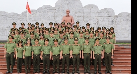Cục Kế hoạch và tài chính báo công dâng Bác 