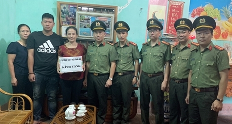 Cục Đào tạo tri ân các gia đình chính sách Công an tại Hà Giang